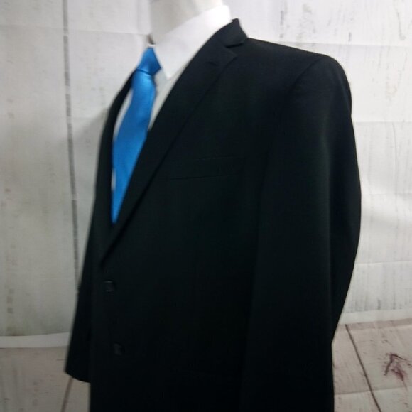 Van Heusen 44R 2 Button Black 2pc Suit - Picture 5 of 13